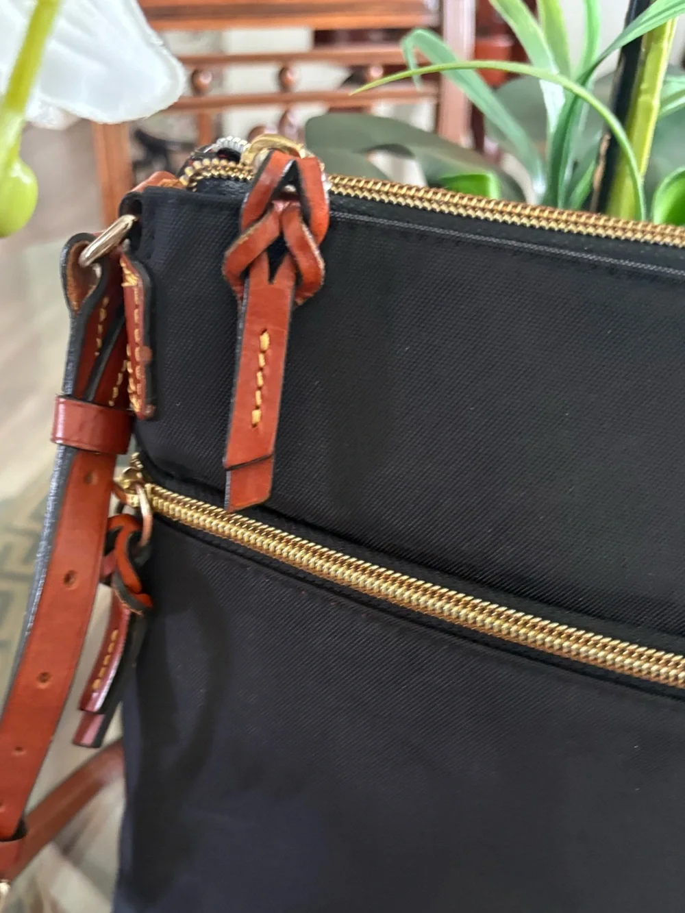 🖤🖤DOONEY & BOURKE BLACK NYLON CROSSBODY BAG WITH LEATHER TRIM!🖤🖤